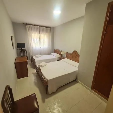 Pensjonat - Restaurante Arcos Ataquines